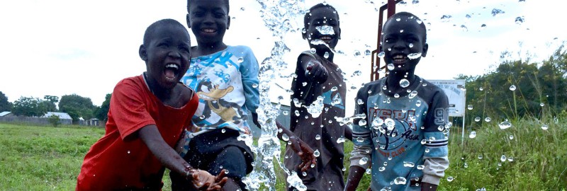 Kids splashing water